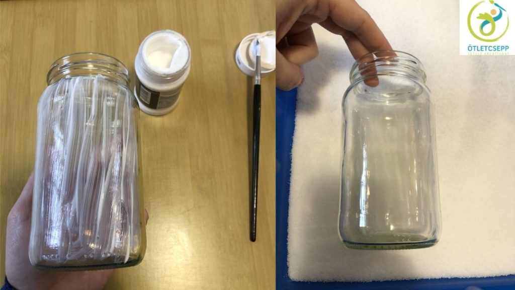 decuopage ragasztóval bekent befőttesüveg, mellette a bekent üveget sóba forgatja egy kéz