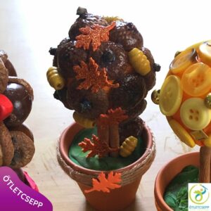 apró cserépben fahéj törzsű makkupacs fa, rajta formavágóval készült levelek