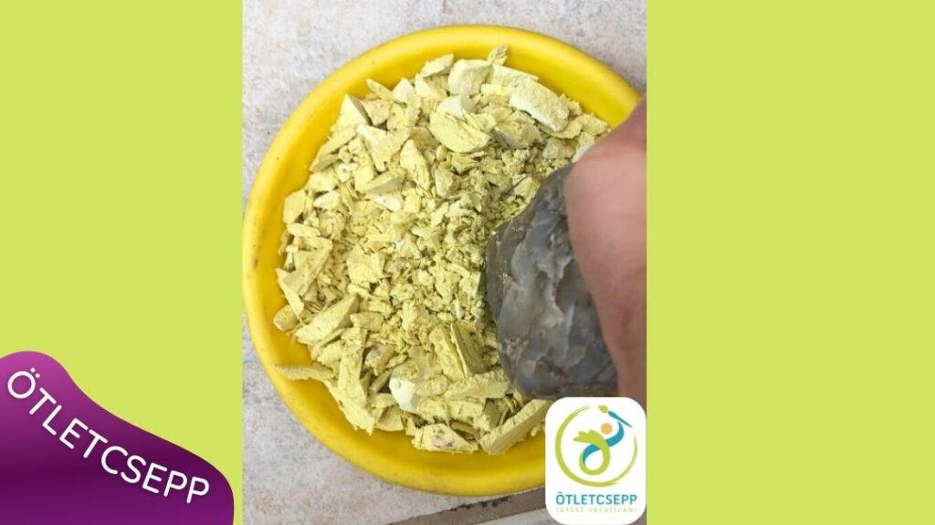 citromsárga műanyag játéktányéron sárga krétadarabok, amit kővel zúznak apróbbra